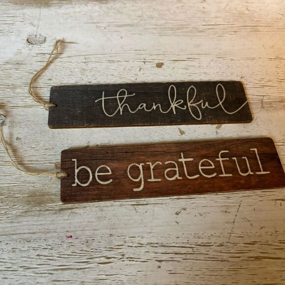 2 Thanksgiving Signs Thankful & Be Grateful NWOT - Picture 1 of 4